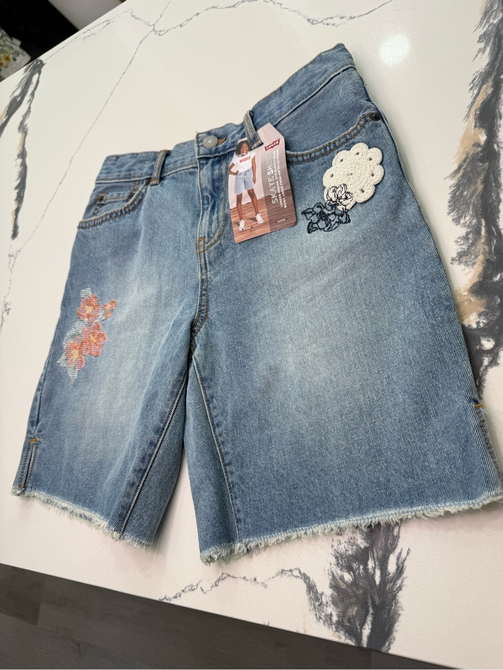 NWT Levi’s Girls Skate Shorts Size 12 Regular Light Wash Embroidered Floral Hem